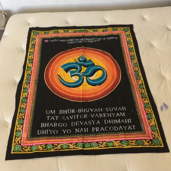 Aum Scarf - Picture 2 of 4